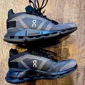 Like new women’s Cloudnova 2